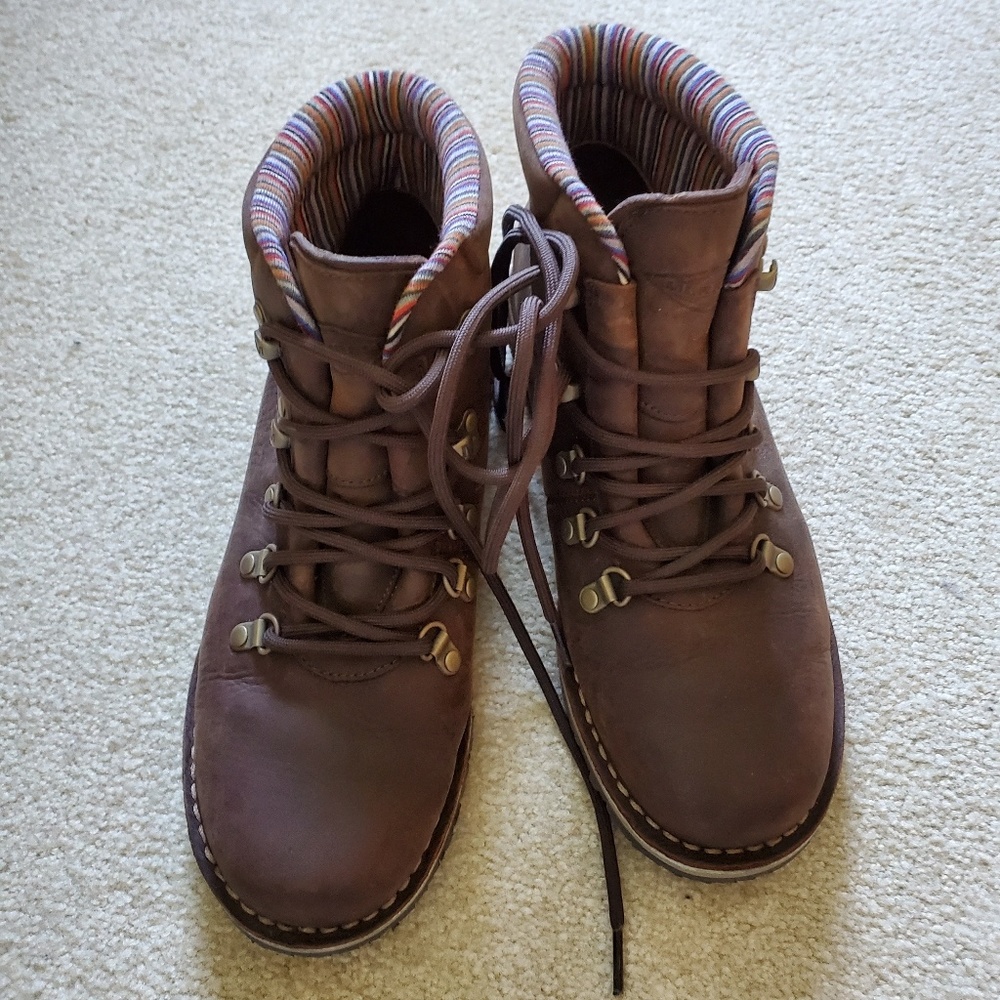 Merrell hiking boots size 8, like new